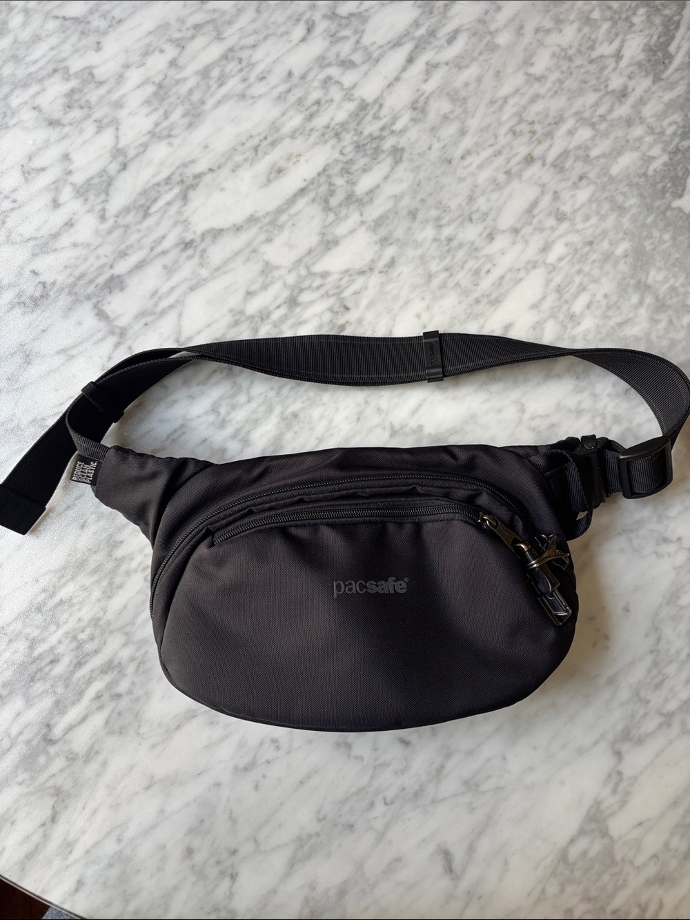 Pacsafe Vibe Black Anti-Theft Waist Pack 4L